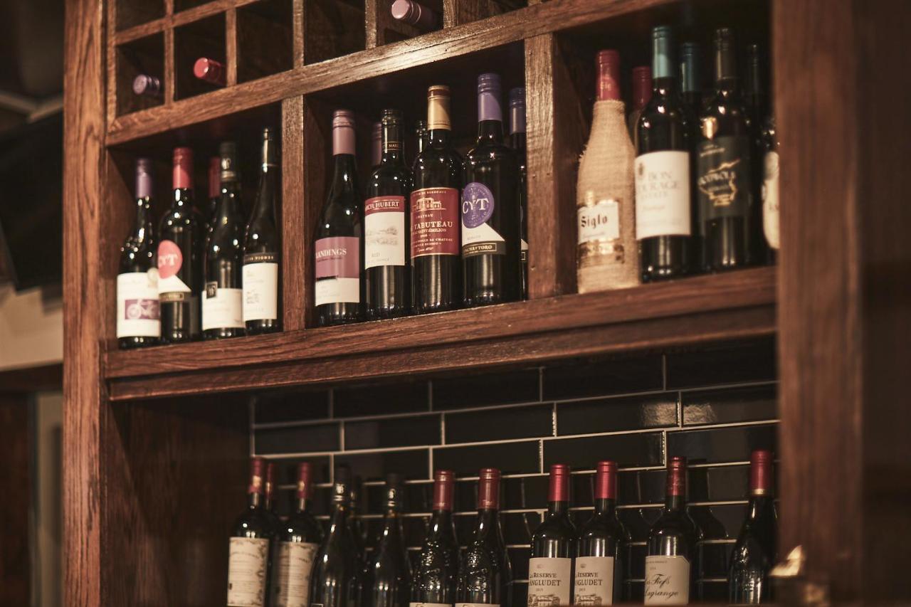 더 로얼드 그렌펠 메이든헤드 외부 사진 Wine bottles in a wine rack