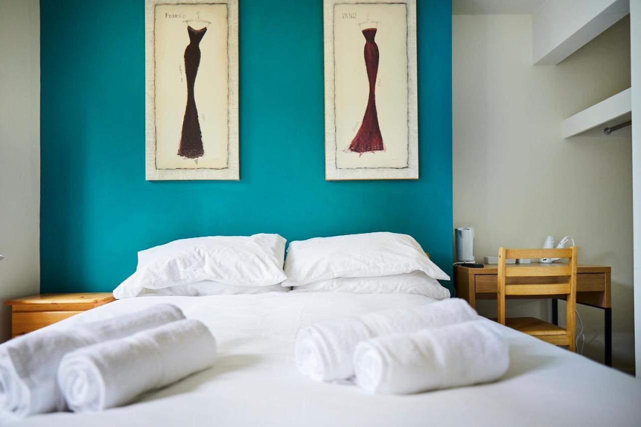 더 로얼드 그렌펠 메이든헤드 외부 사진 A bedroom at the hotel