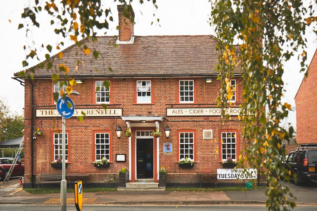 더 로얼드 그렌펠 메이든헤드 외부 사진 The Crown Inn, Great Glen